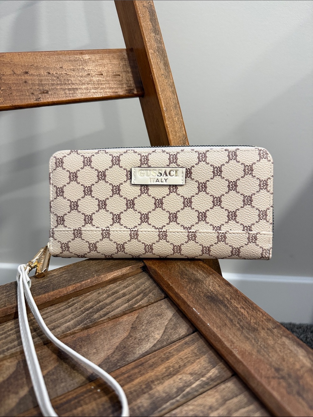 Vintage GUSSACI Italy Monogram Wristlet Wallet – Cream & Brown – Like New